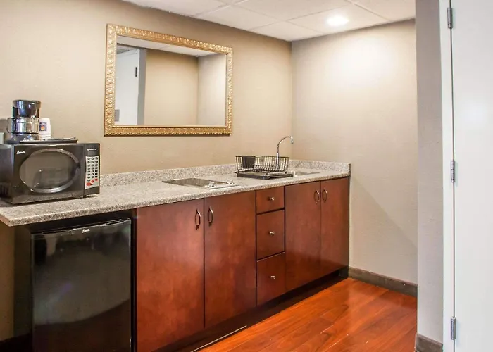 Hotel Quality & - Chicago 3*