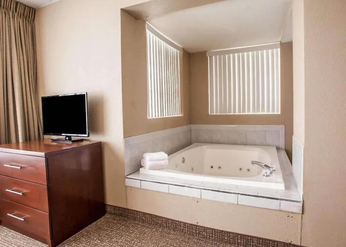 Quality & - Chicago 3* Orland Park